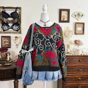 Vintage 90’s quirky whimsigoth floral funky cozy sweater